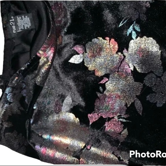 ⭐️PRICE FIRM⭐️ Black spaghetti strap style floral dress - Picture 4 of 8